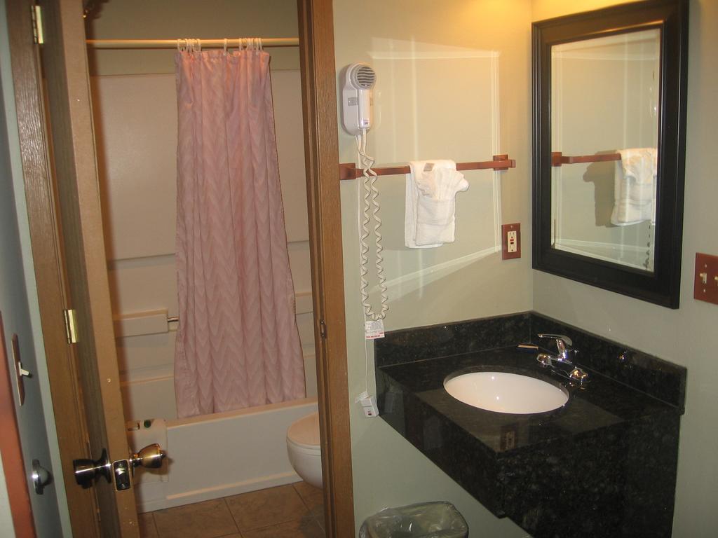 New Summit Inn فريسكو الغرفة الصورة